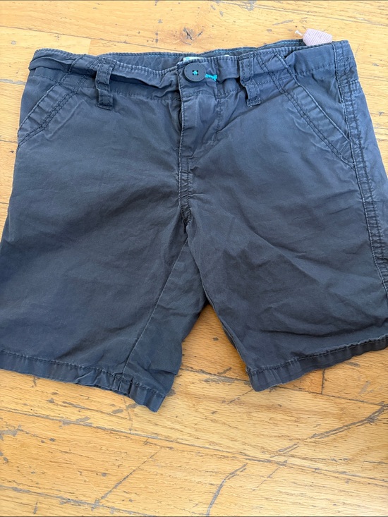 Old Navy Other - Girls Gray Lightweight Snap Shorts with Pockets by Old Navy Size 5